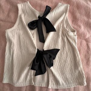 Elegant Cream Sleeveless Top with Black Bow Accents